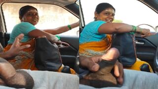 Lift k bahane se mallu aunty ko dikhaya lund dick flash