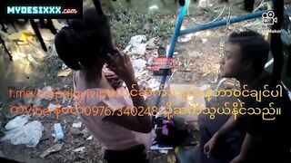College lover fun at park