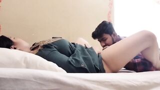 Girlfriend ki tight chut chaatke choda