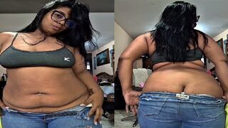 Indian sexy girl apni sexy chut or moti gaand tease kar rahi hai