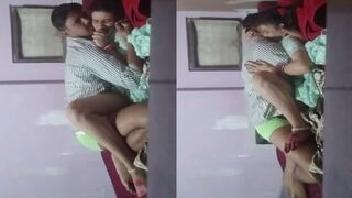 Bhabhi ko nangi kiye bina hi jaldi se kar dala padosan bhabhi ki chudai