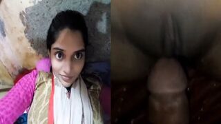 Village teen girl ki tight chut mai ungli kar ghusaya lund